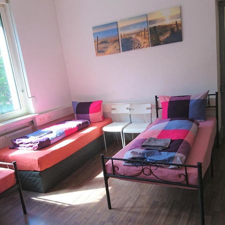 Nest City - Not a Hotel, private room MIT GEMEINSCHAFTSDUSCHE und -WC, KEIN PARKPLATZ, KEIN FRÜHSTÜCK, KEINE KÜCHE, Tücher gegen Gebühr, Check-In ab 16 Uhr bis 23 Uhr Konstanz Exterior foto