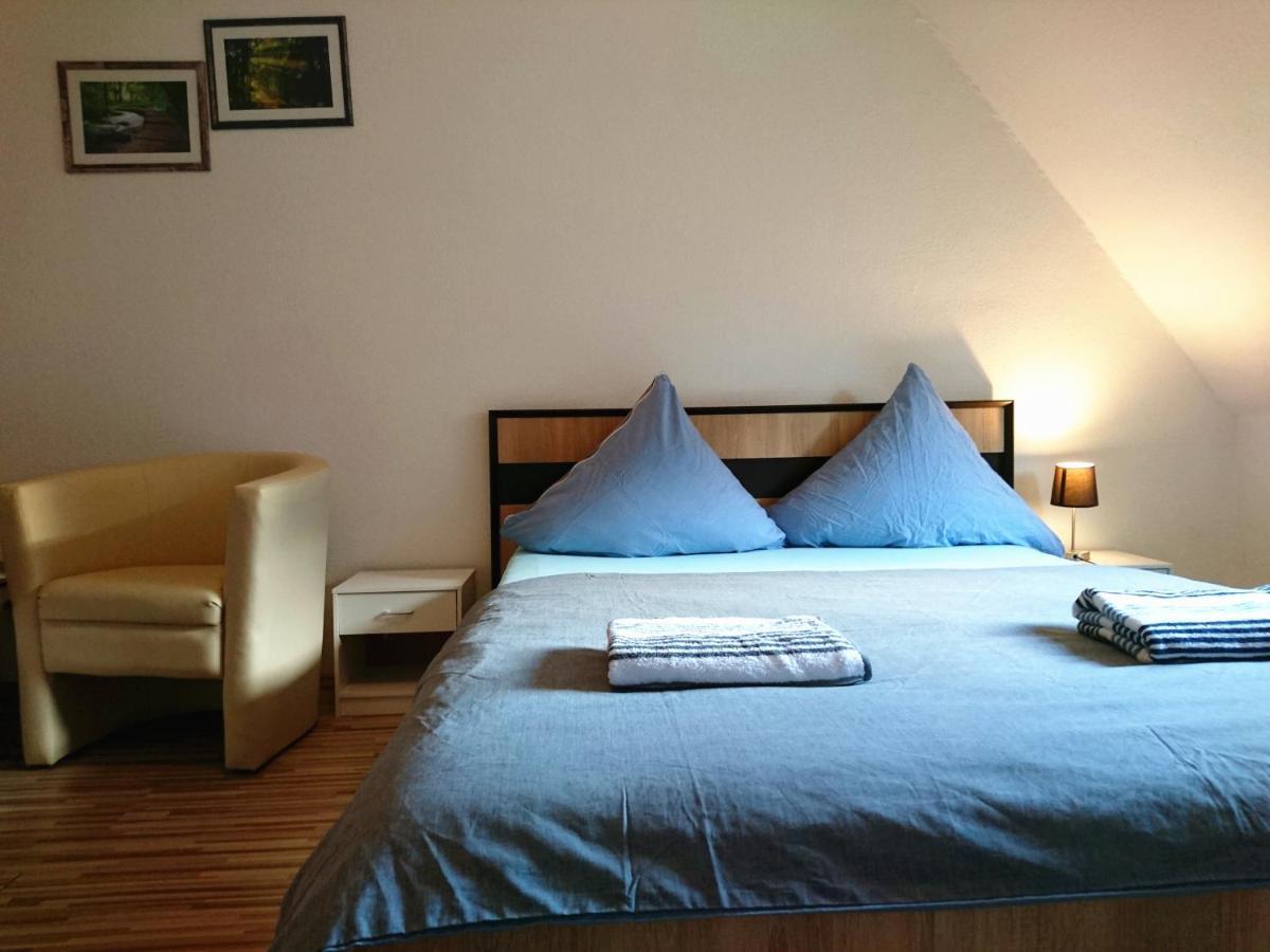 Nest City - Not a Hotel, private room MIT GEMEINSCHAFTSDUSCHE und -WC, KEIN PARKPLATZ, KEIN FRÜHSTÜCK, KEINE KÜCHE, Tücher gegen Gebühr, Check-In ab 16 Uhr bis 23 Uhr Konstanz Exterior foto